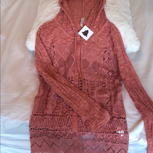 Long sleeve with hood lace top - Picture 1 of 5